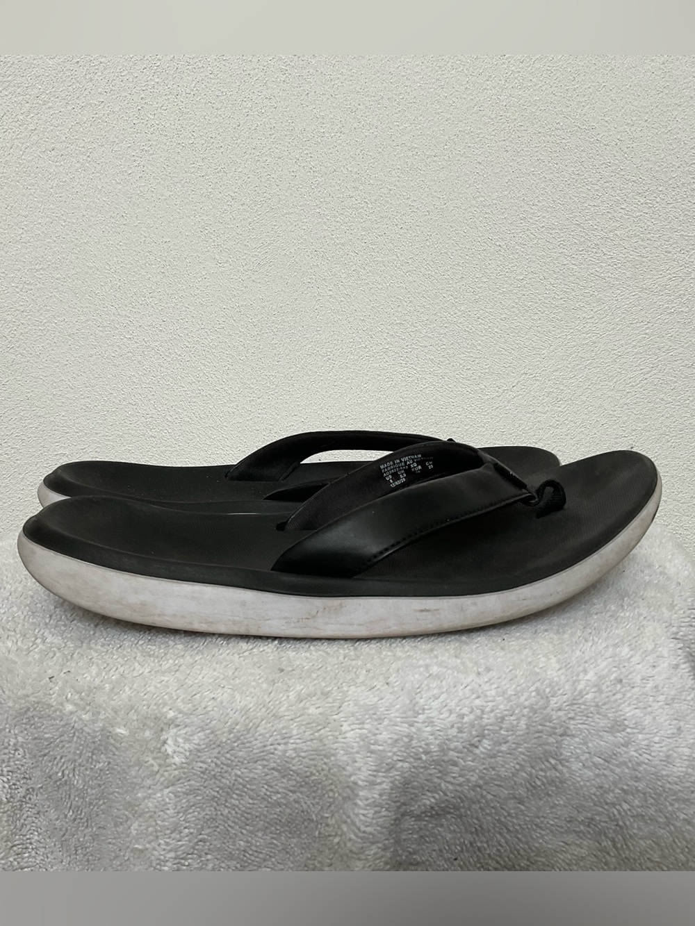 Nike Bella Kai Thong Black, White Comfy Flip Flop Sandals Size 8 Beach Pool